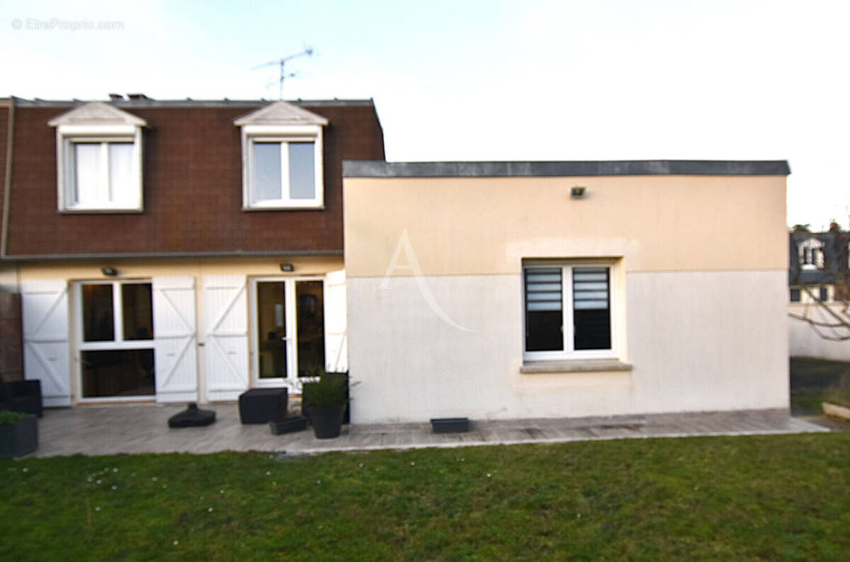 Maison à COMBS-LA-VILLE