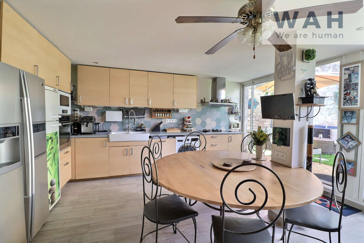 Maison à SAINT-BRES