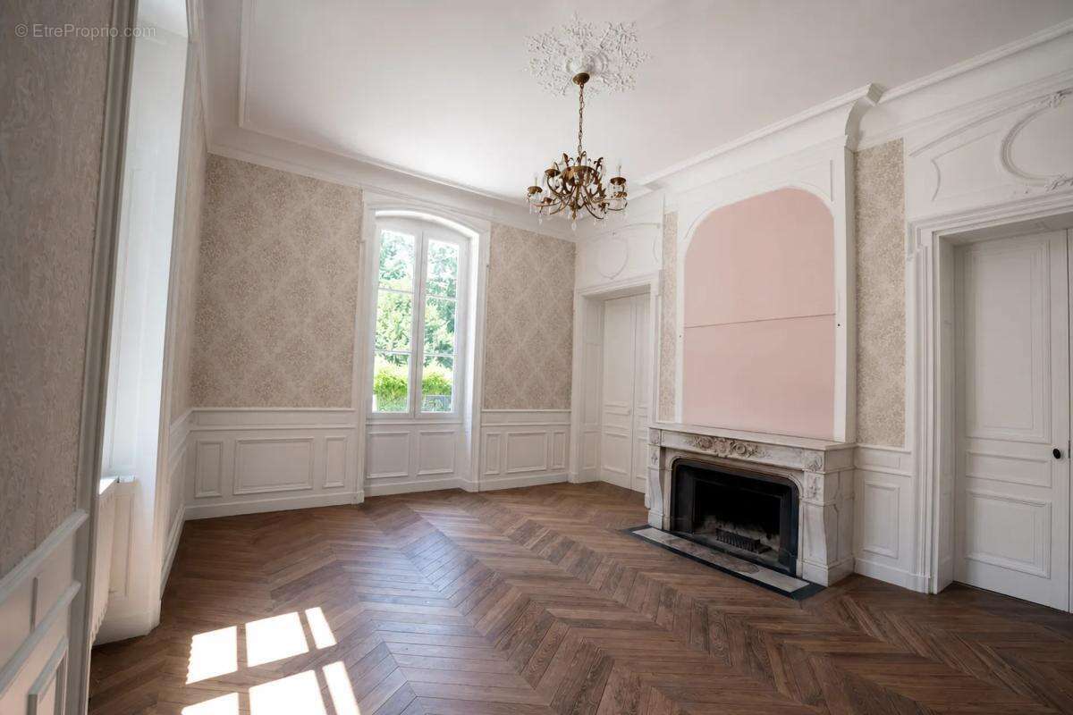 Maison à NEUVILLE-SUR-AIN