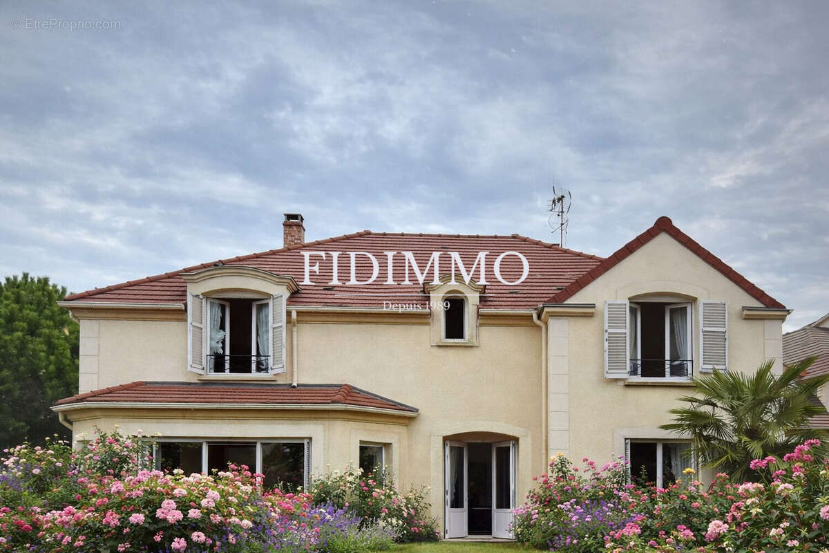 Maison à SAINT-MAUR-DES-FOSSES