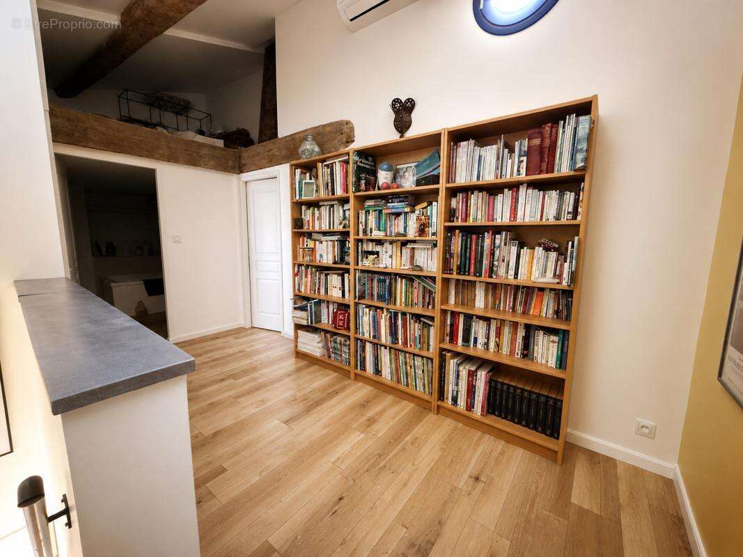 Appartement à SAINT-LAURENT-D'AIGOUZE