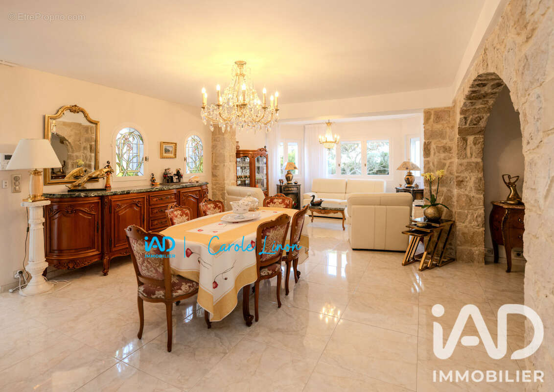 Maison 245 m² à Rochefort-Du-Gard  - photo 8