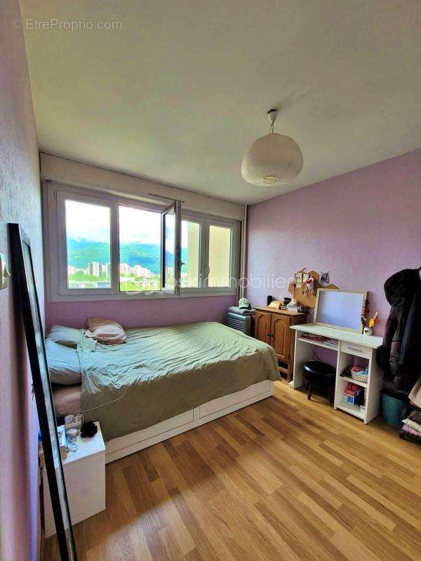 Grand T5 sur la commune de Grenoble avec balcon - photo 7