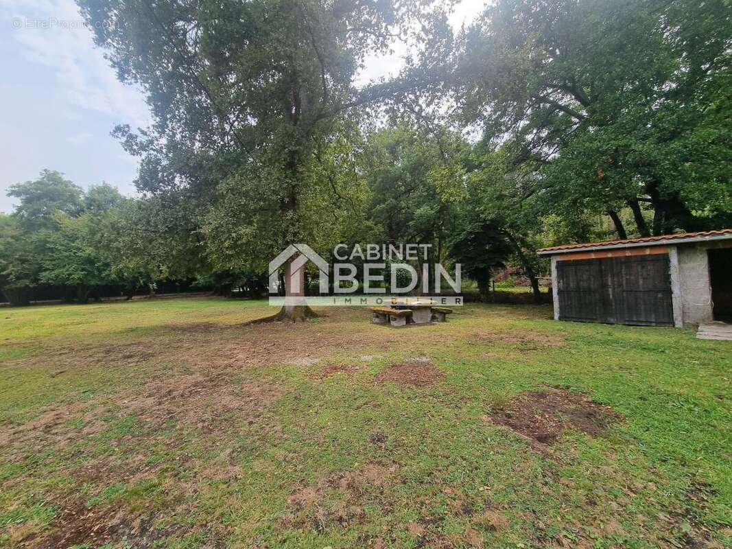 Terrain à LA TESTE-DE-BUCH