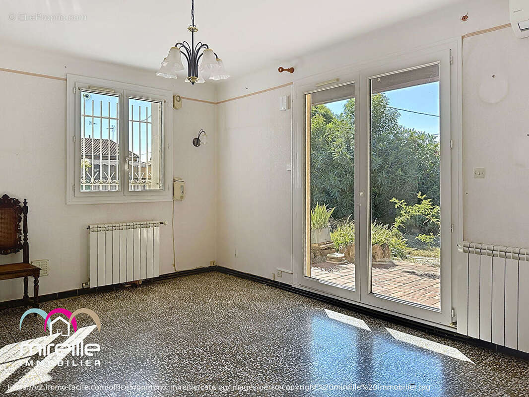 Maison à JONQUIERES-SAINT-VINCENT