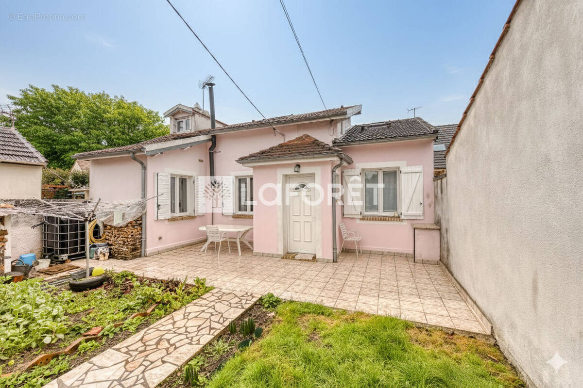 Maison à OZOIR-LA-FERRIERE