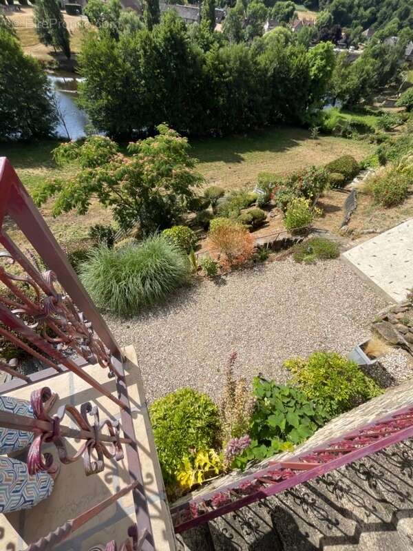 Maison à LA CELLE-DUNOISE