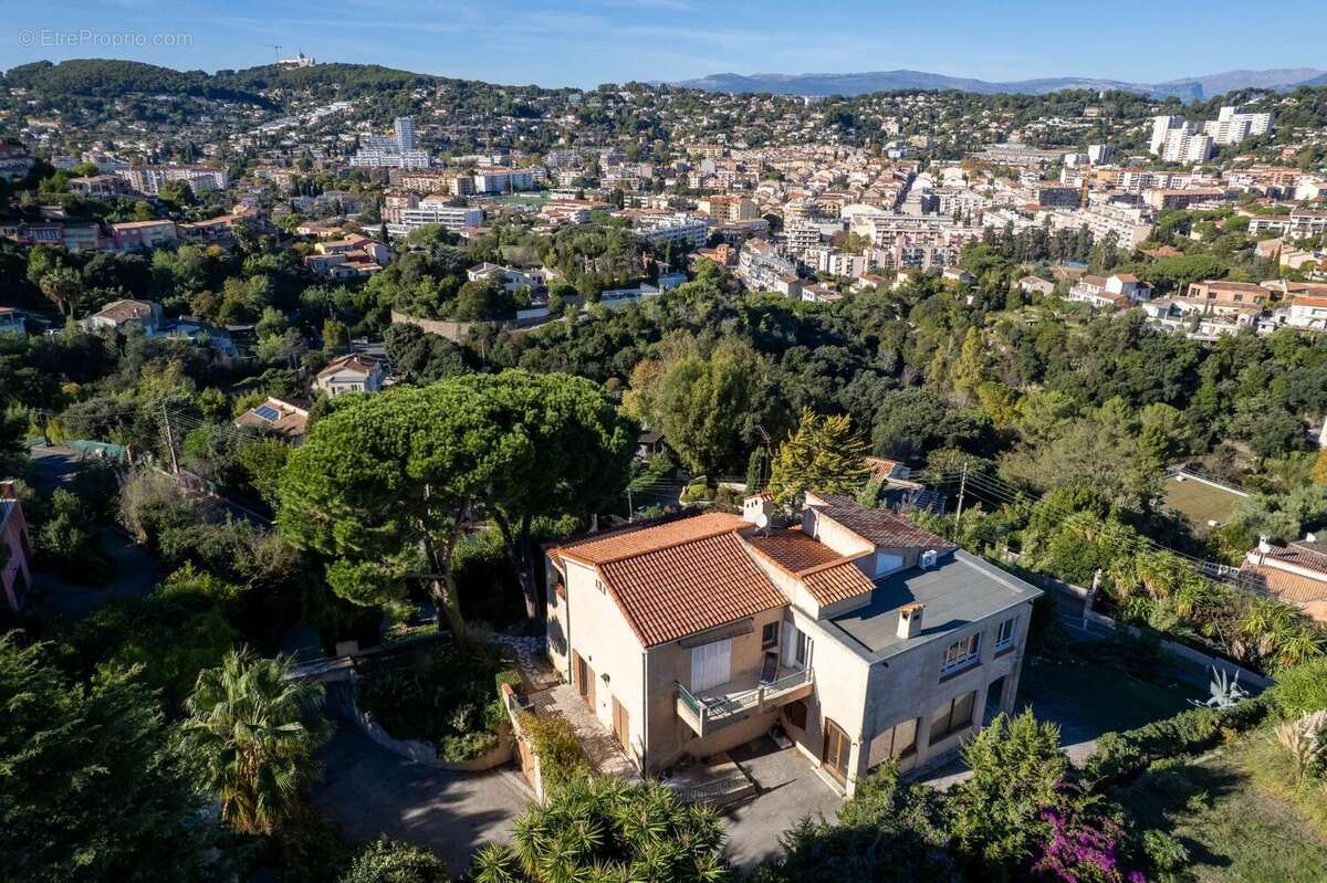 Appartement à VALLAURIS