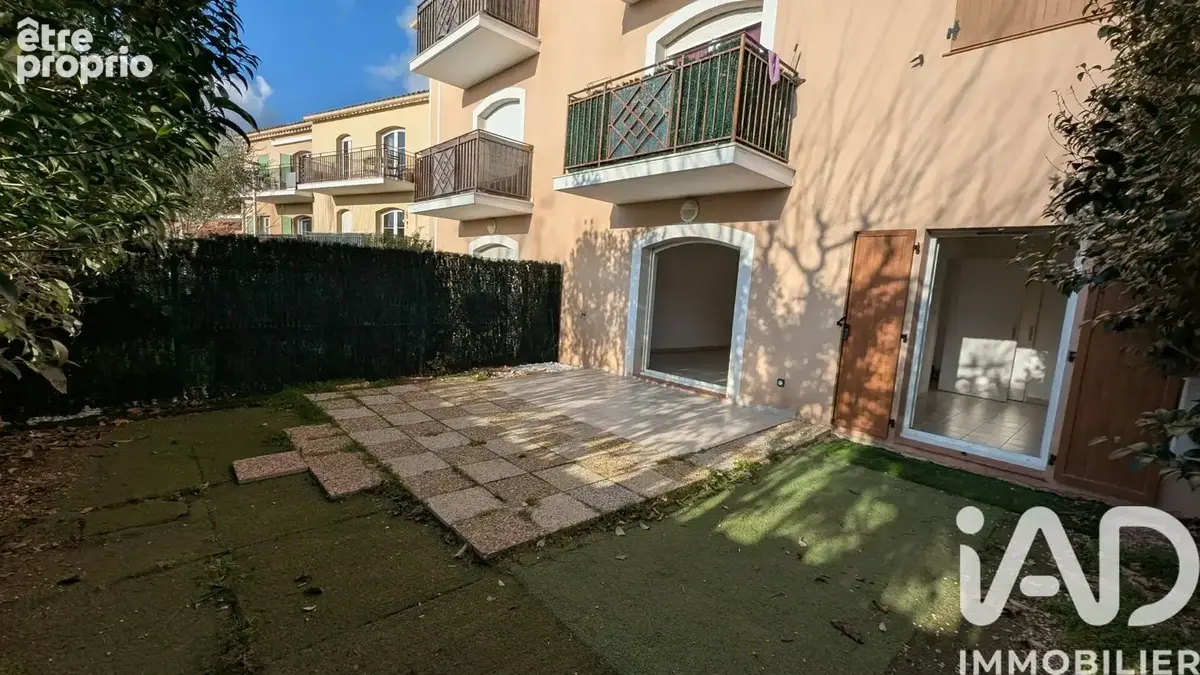 Photo 1 - Appartement à ROQUEBRUNE-SUR-ARGENS