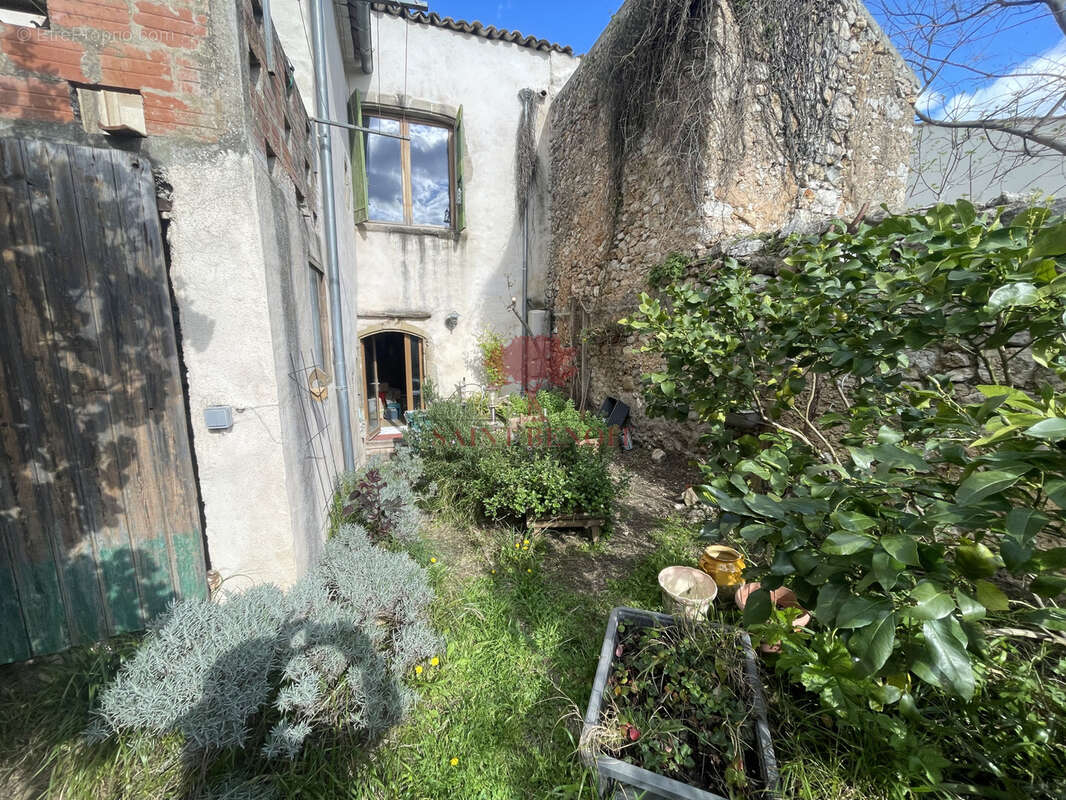 Maison à MONTPEYROUX