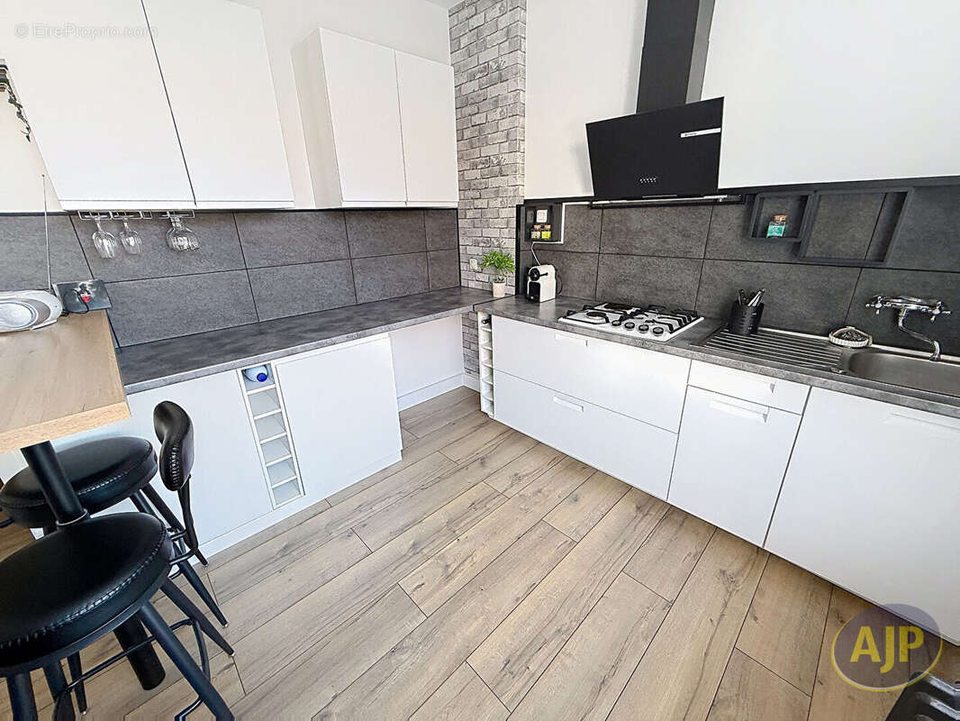 Maison à SAINT-MACAIRE-EN-MAUGES