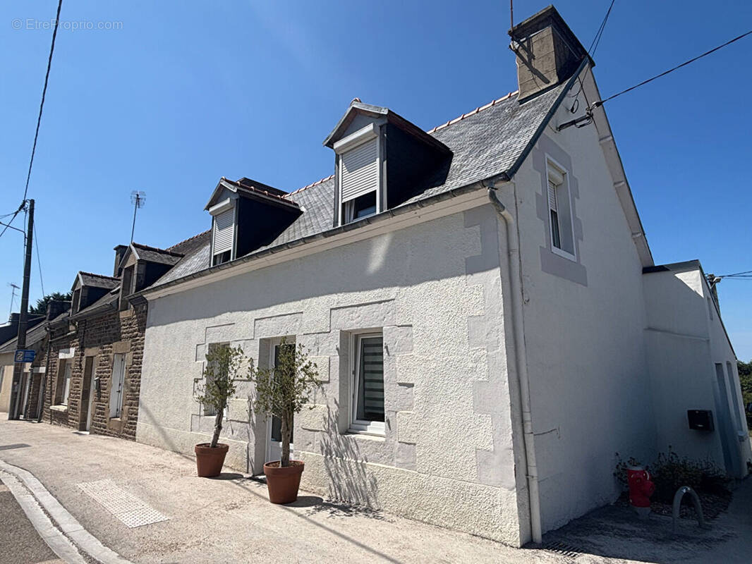 Maison à PLOUEZEC