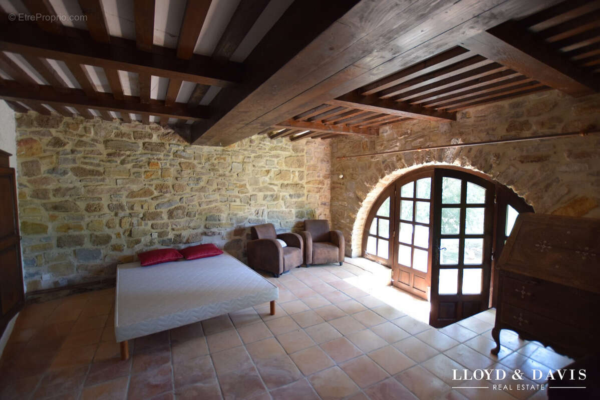 Maison à VEYRAS