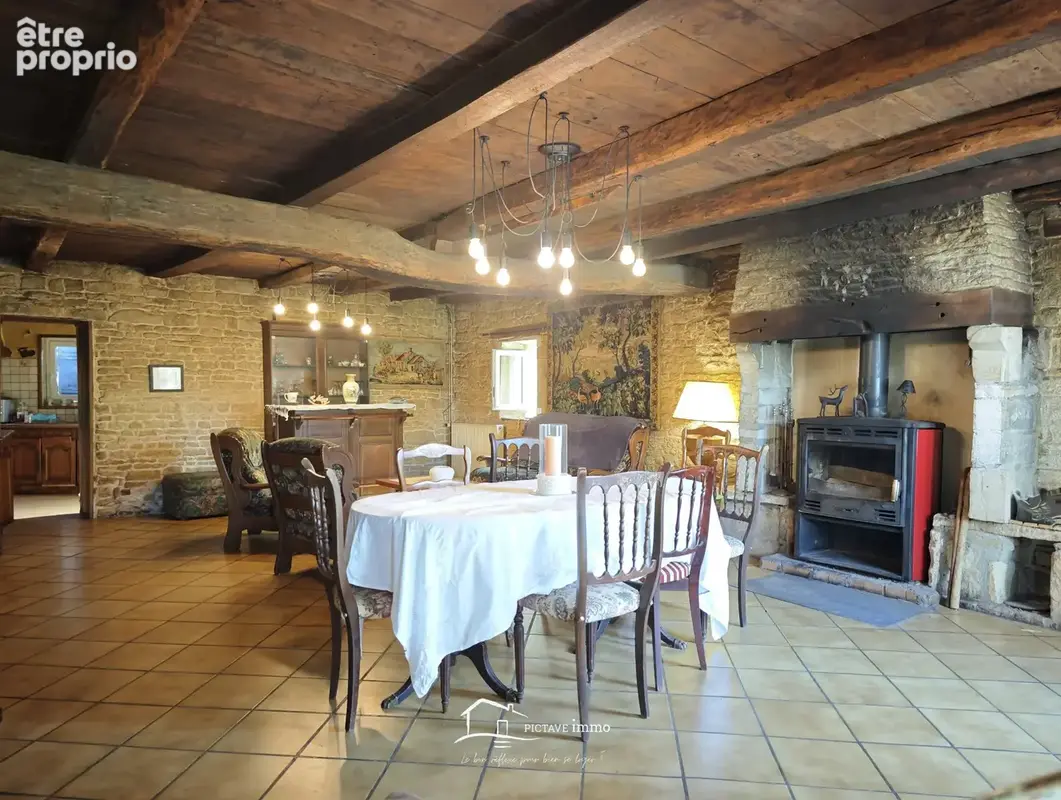 Maison avec grange et terrain clos de murs - photo 3
