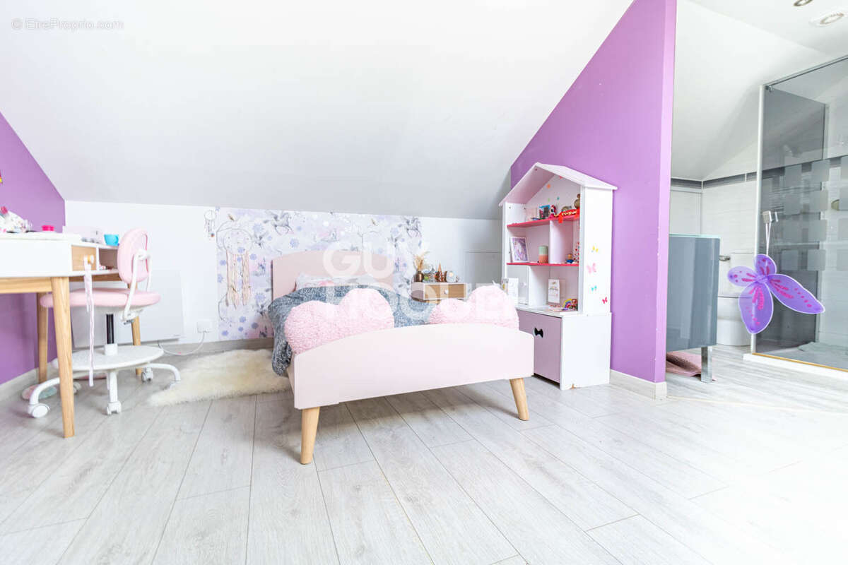 EPÔNE - Grande maison familiale avec deux logements indépendants, dépendances et terrain de 1 258 m² - photo 10