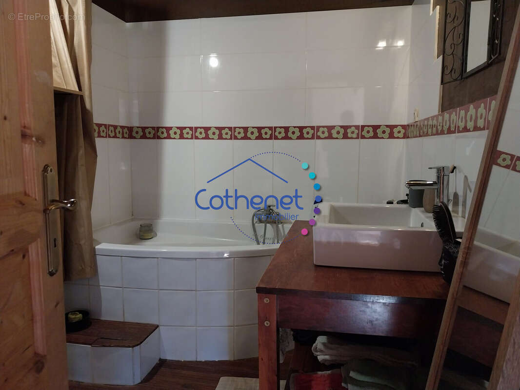 Maison à SAINT-CLEMENT-DE-VERS