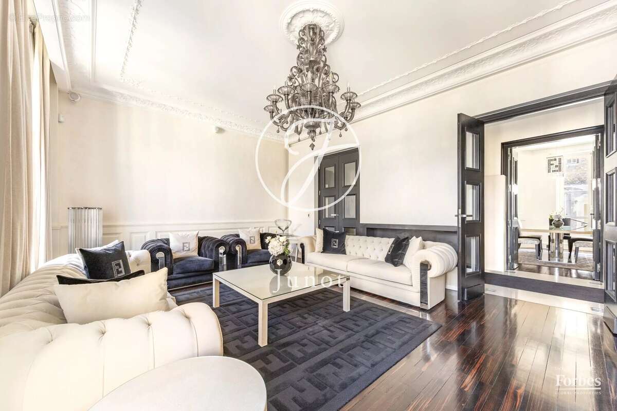 Appartement à PARIS-8E