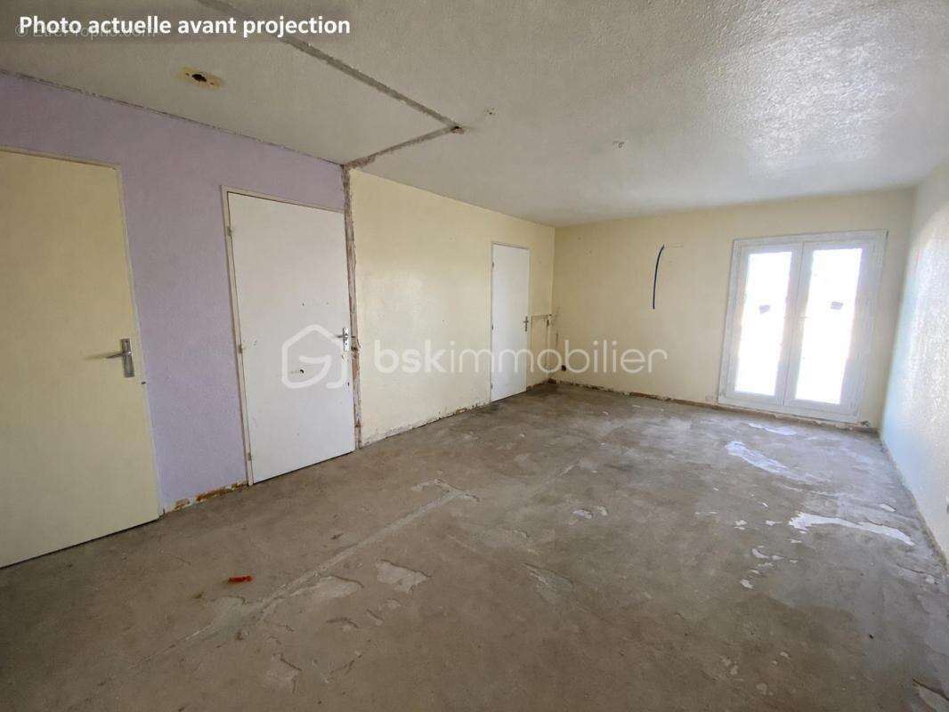 SAINT-CHRISTOL ((84) - Créez votre T3/T4 sur mesure ! Plateau sous forme d'appartement de 89 m² env. situé au 1er étage avec asc - photo 6