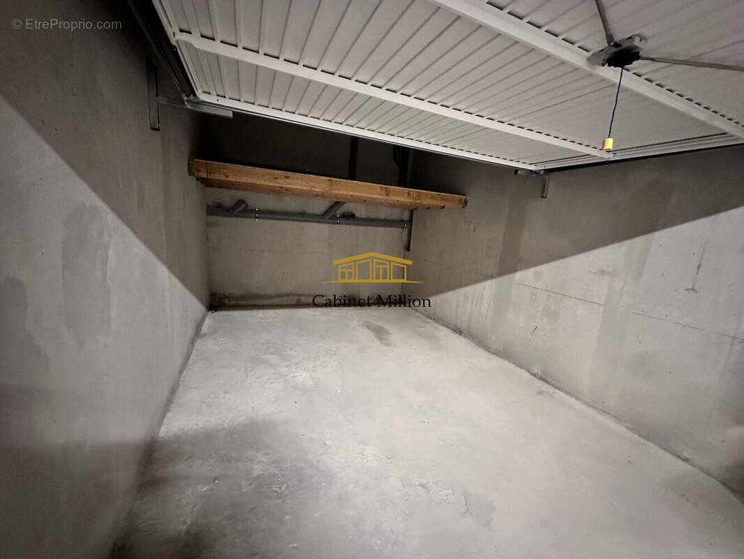 Parking à BALARUC-LES-BAINS