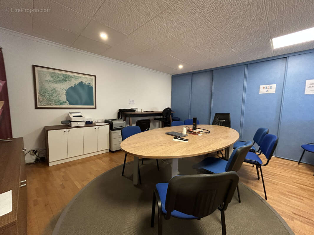 Commerce à LEZIGNAN-CORBIERES