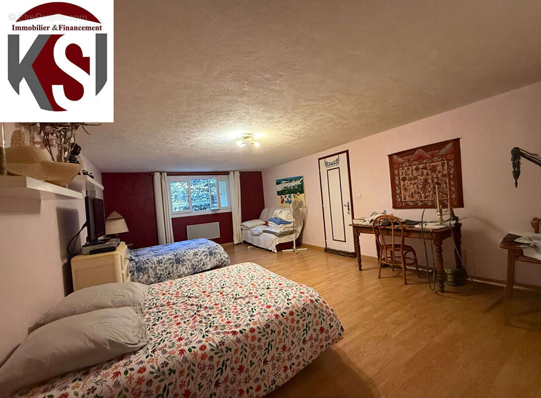 Maison à SEILLONS-SOURCE-D&#039;ARGENS