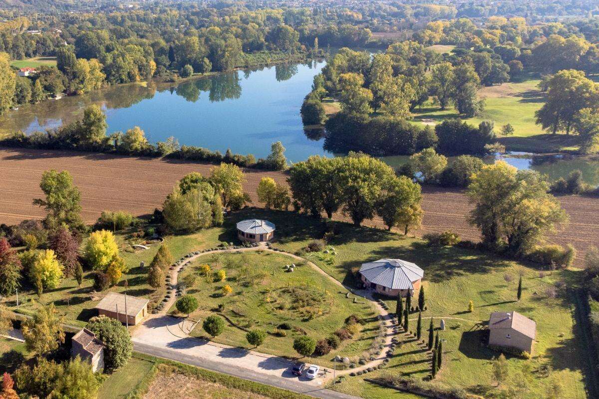 Commerce à CASTELNAU-DE-LEVIS