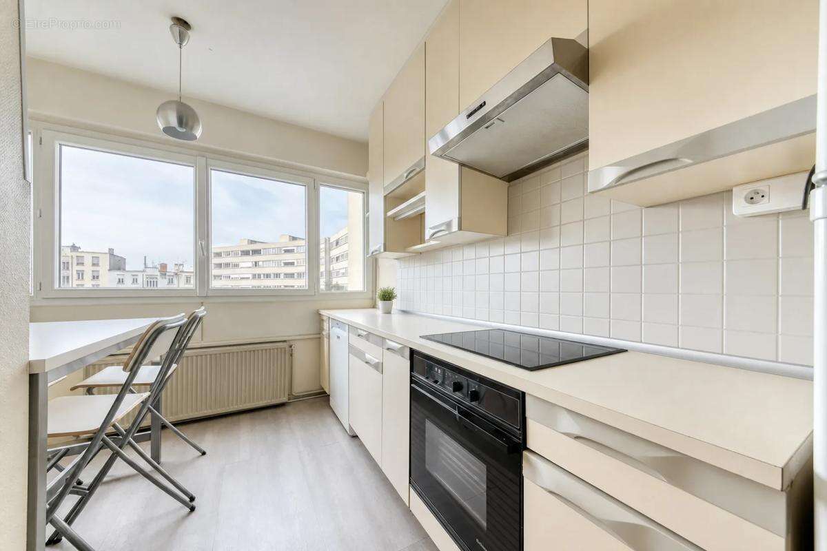 Lyon 8e, Appart T4 lumineux avec garage - photo 7