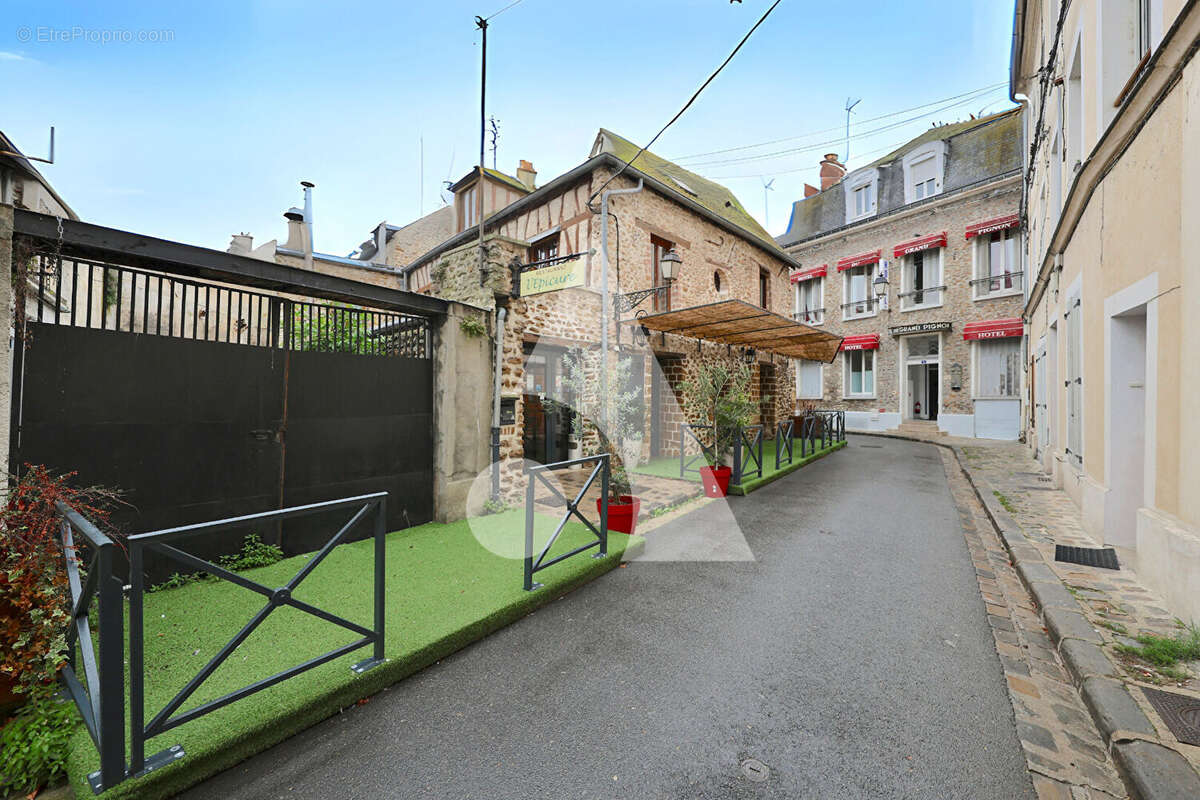 Commerce à CORBEIL-ESSONNES