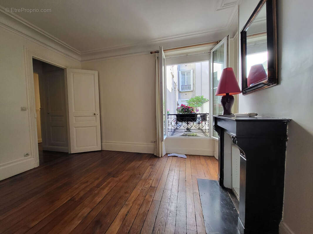 Appartement à PARIS-10E