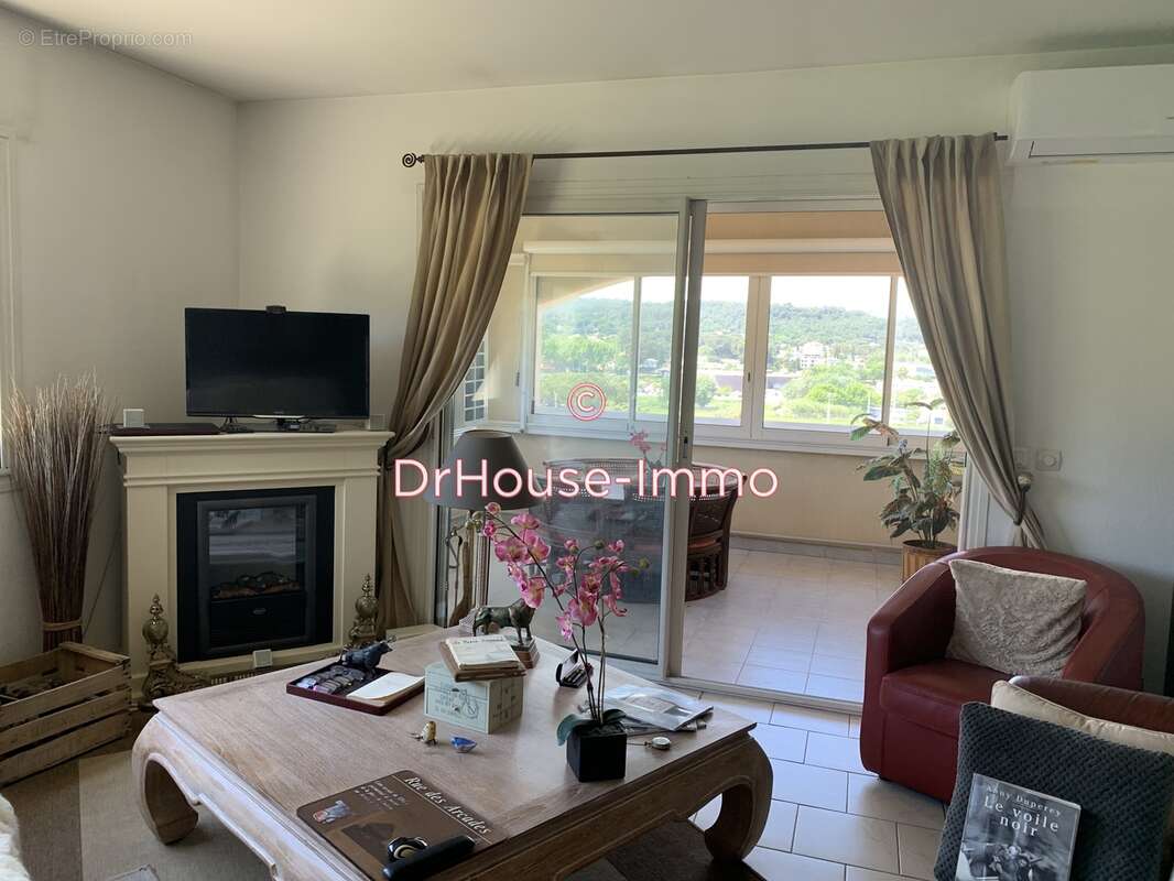 Appartement à BAGNOLS-SUR-CEZE