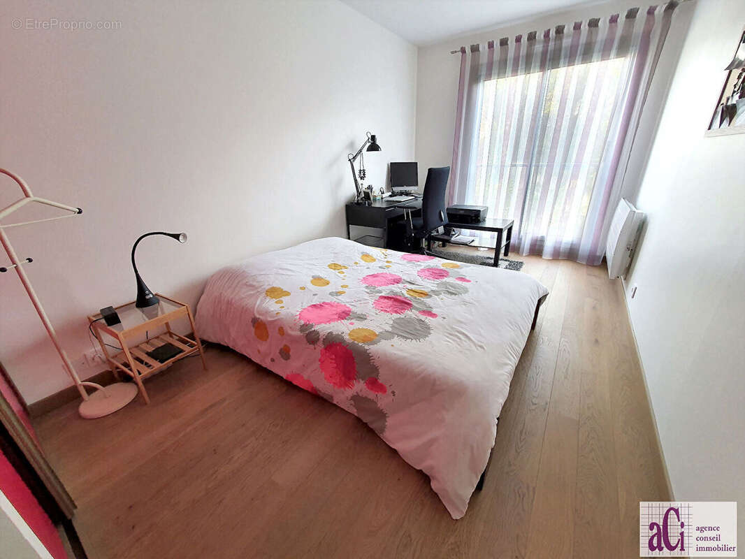 Appartement à L'HAY-LES-ROSES