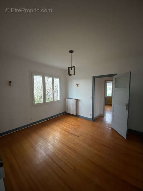 Appartement à VEAUCHE