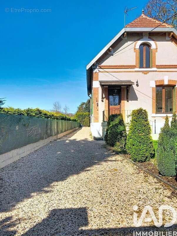 Maison 144 m² à Bourg-Et-Comin  - photo 2