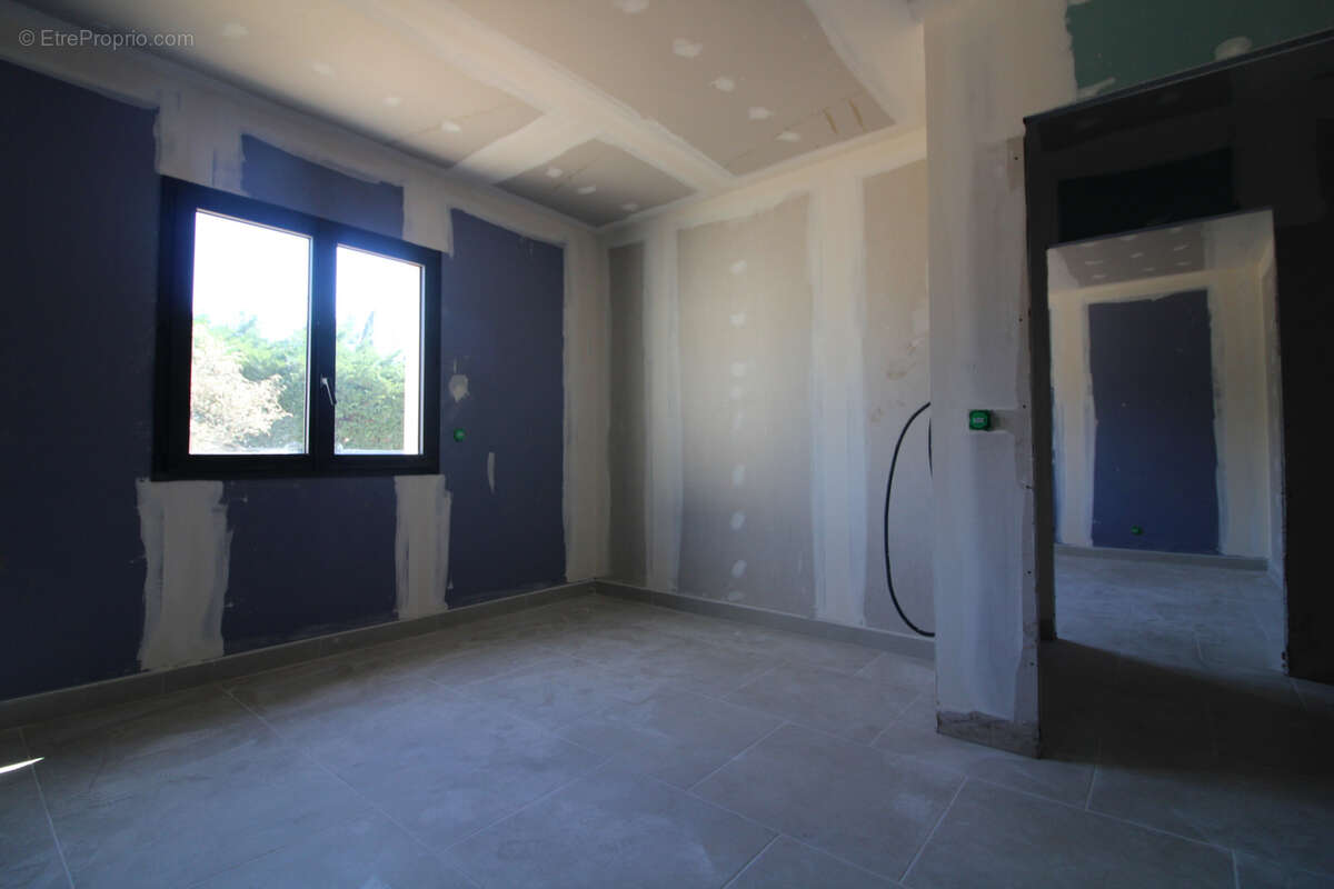VILLA 102 m2 habitable. Terrain 500 m2. - photo 8
