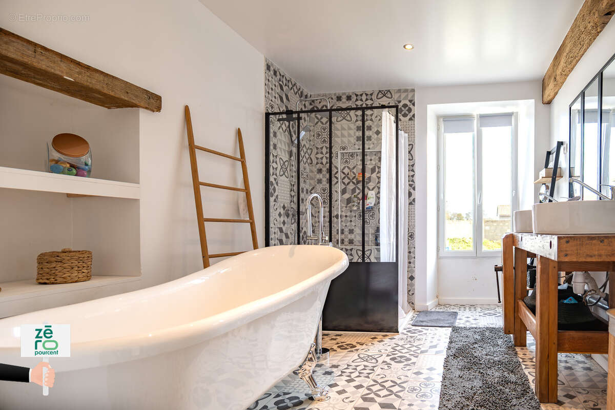 Maison à LES MAGNILS-REIGNIERS