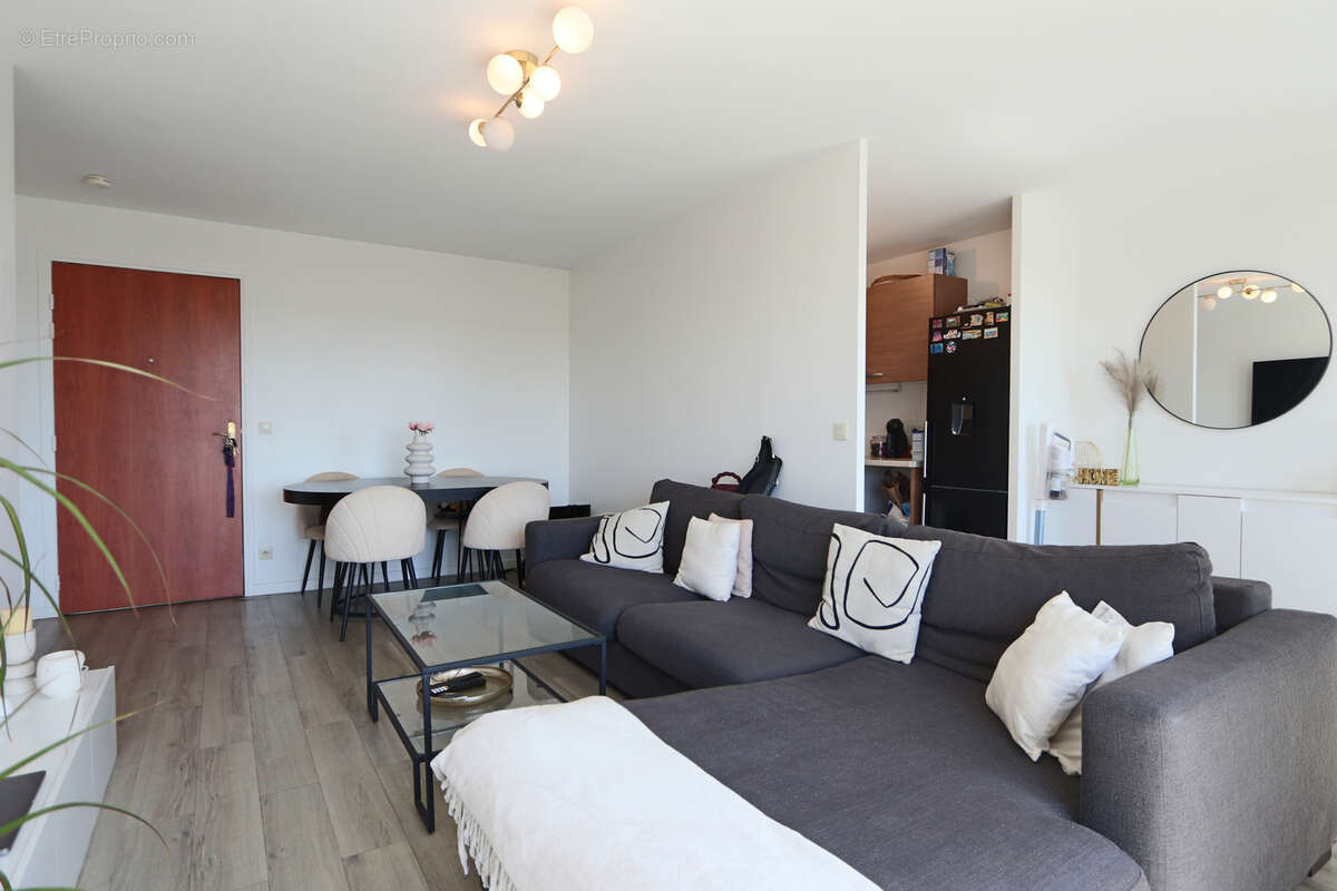 Appartement à LES PAVILLONS-SOUS-BOIS