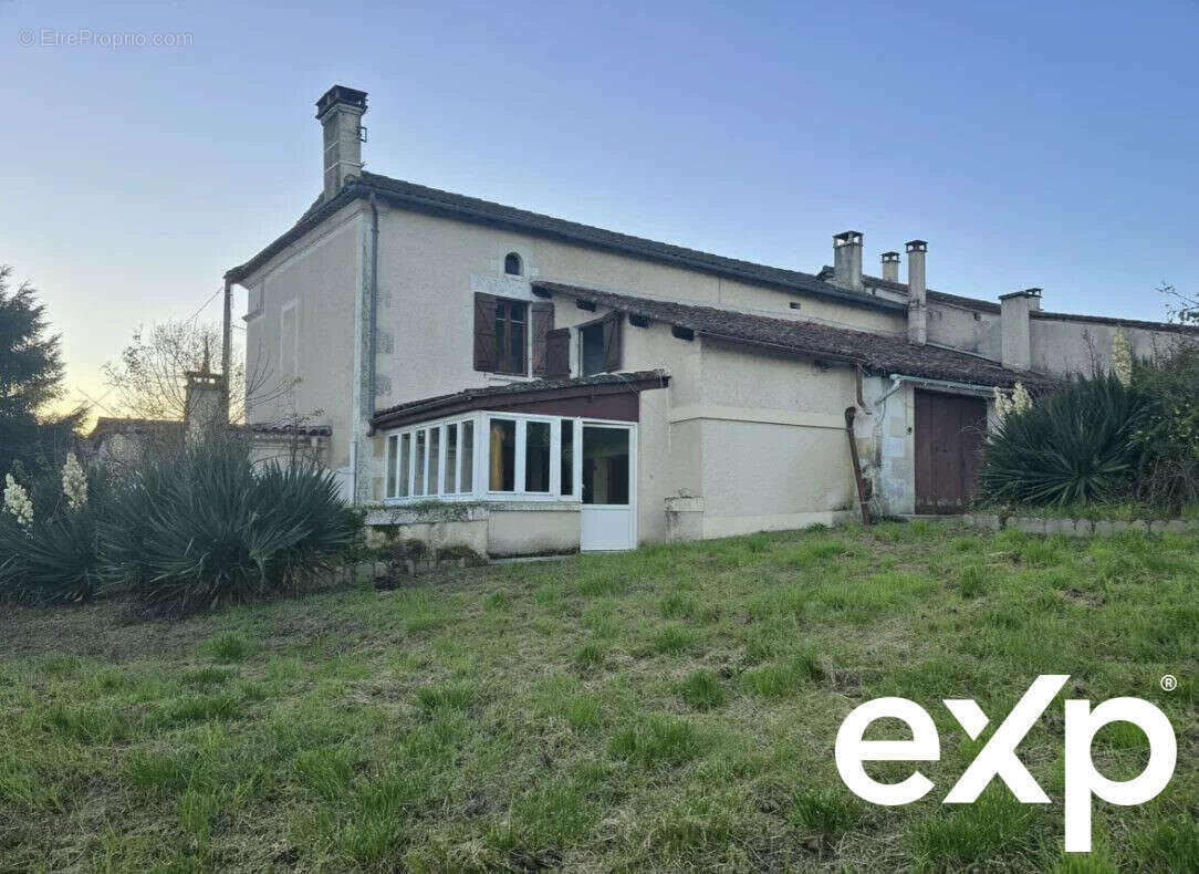 Maison à LUSIGNAC