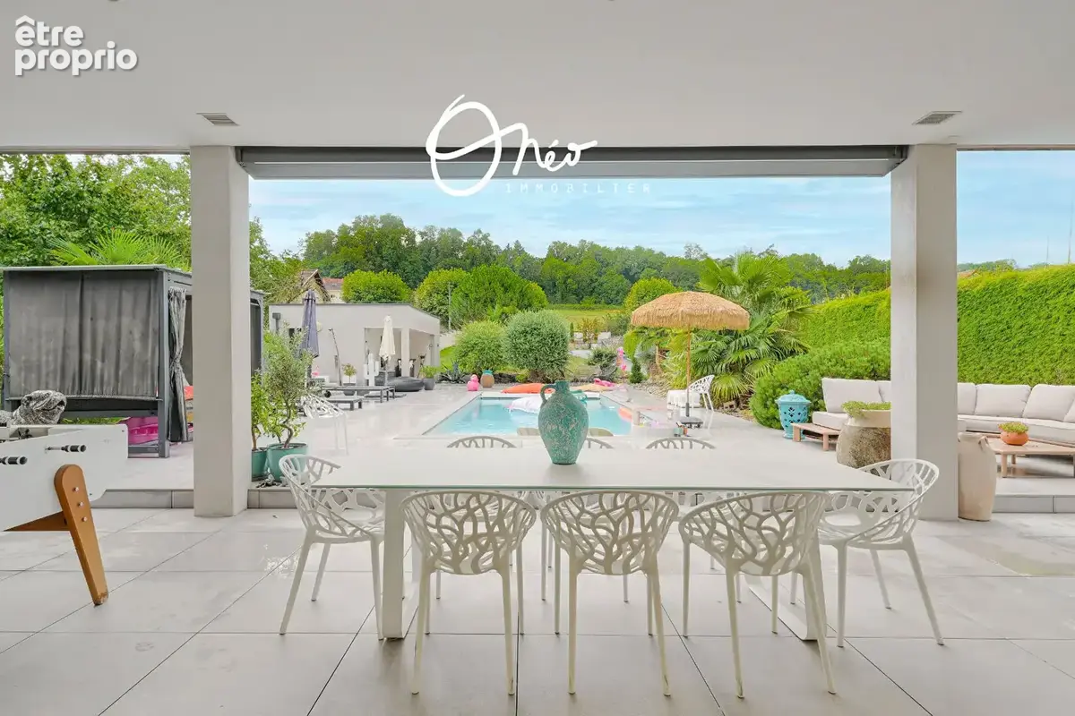 Coeur village - Villa contemporaine de 282 m2 sur sa parcelle de 2148 m2 - photo 4