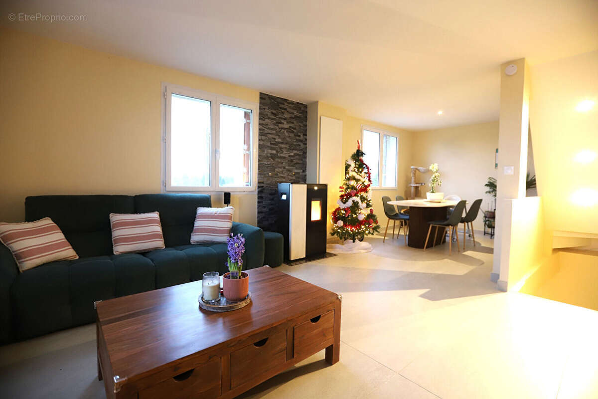 Maison à LA QUEUE-LES-YVELINES