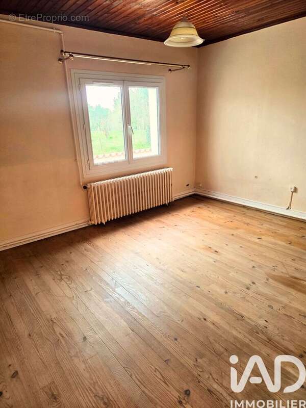 Maison 135 m² à Saint-Martin-De-Coux  - photo 5
