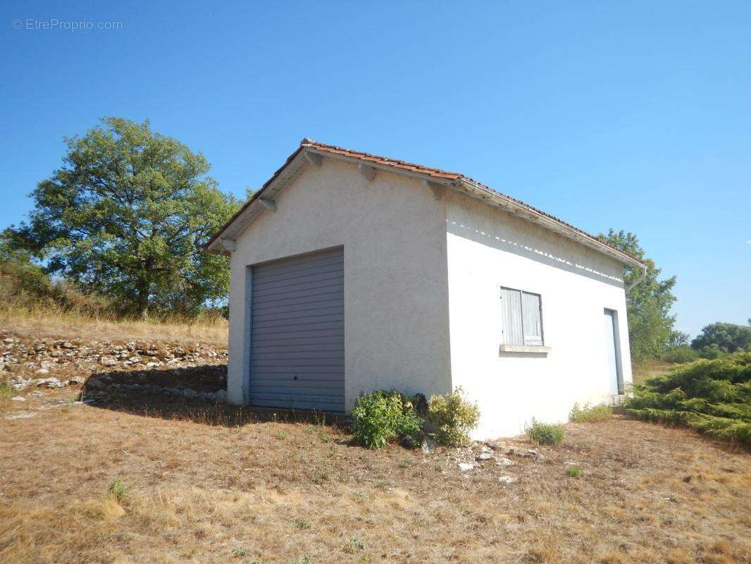 Terrain de loisir de 3 060 m² sur la commune de Cubjac-Auvezère-Val d'Ans (24) - photo 4