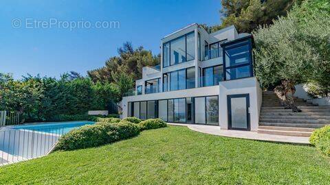 Maison à ROQUEBRUNE-CAP-MARTIN