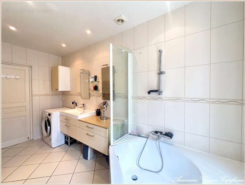 A vendre au centre de Landelles (28190) - longère rénovée de 165 m², 4 chambres, terrain clos de 900 m² - photo 10