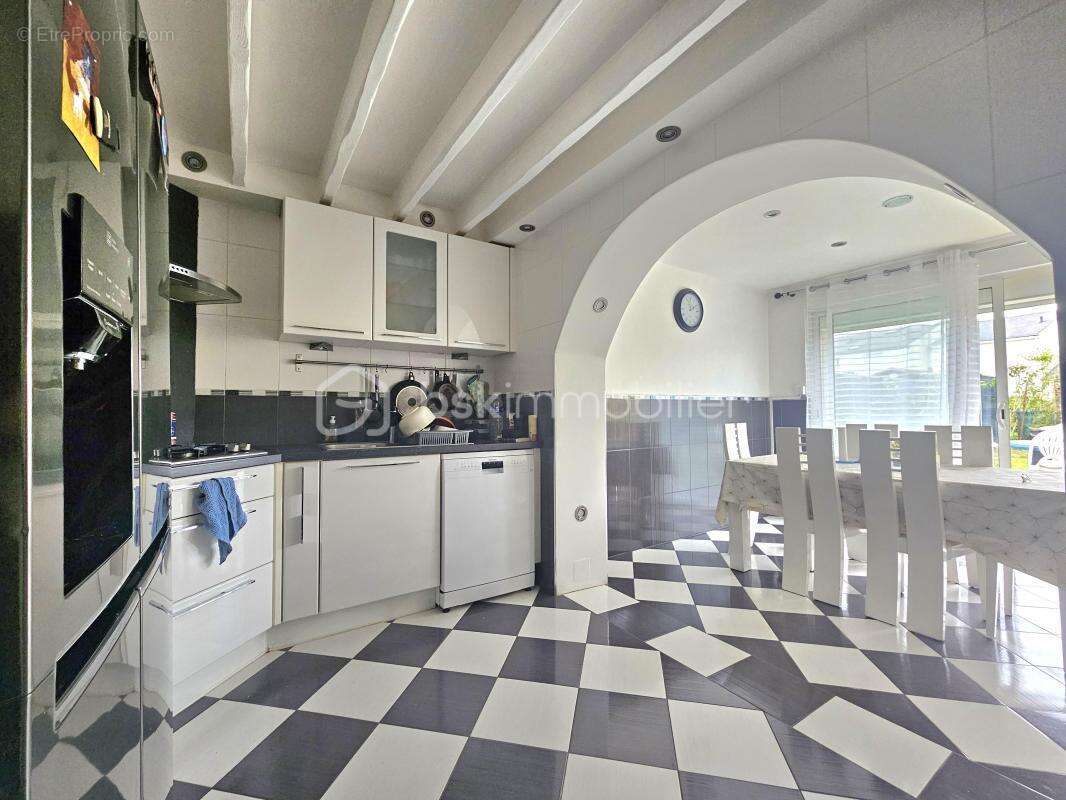 Maison à SAINT-PIERRE-LES-NEMOURS