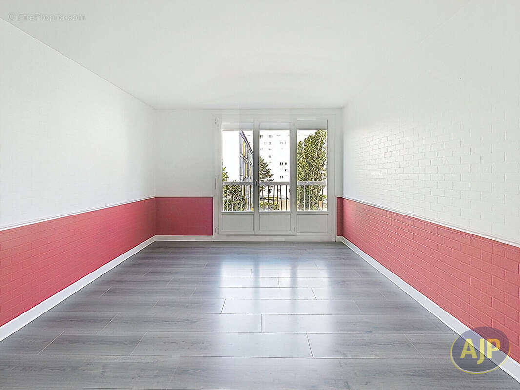 Appartement T4 - 3 chambres - BOURG L'EVEQUE - photo 2