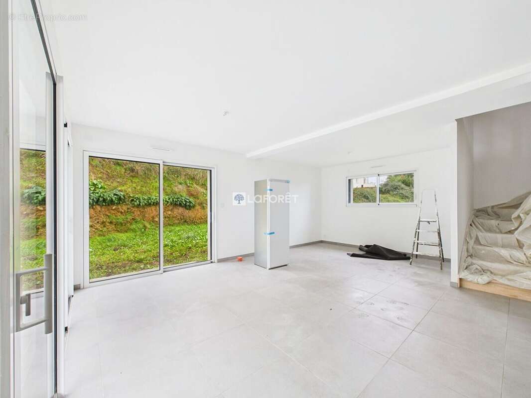 Maison à PLONEVEZ-PORZAY