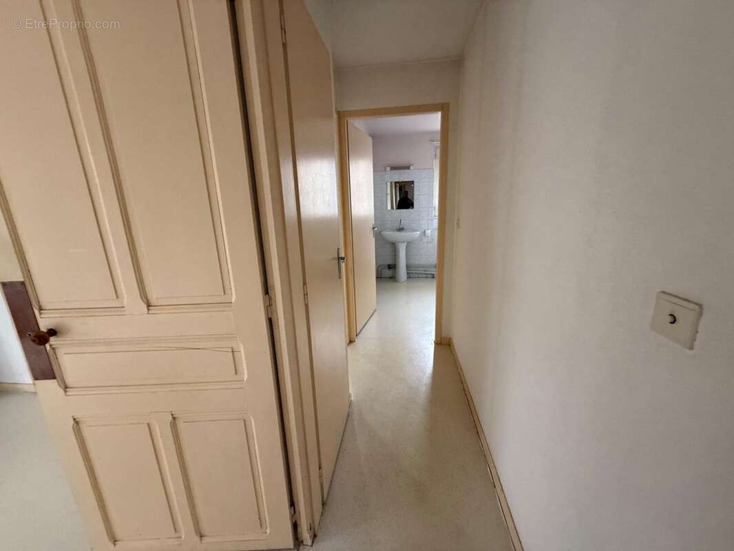 LOURDES CENTRE – Ensemble immobilier à fort potentiel avec ateliers, appartement, garages et terrasse - photo 15