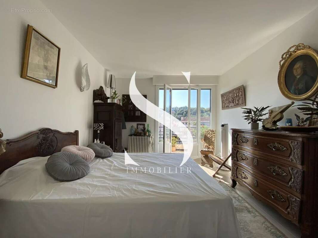 Appartement à VALLAURIS