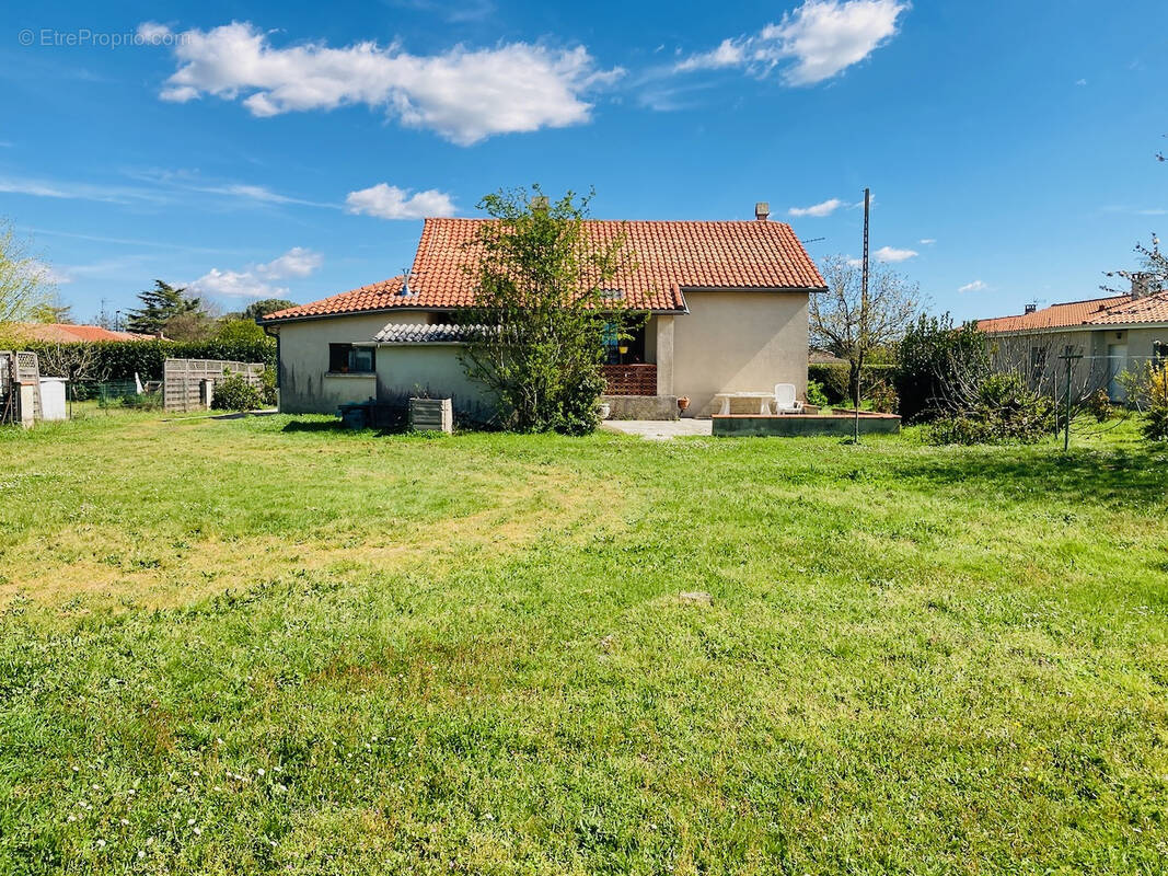 Maison à LAVERNOSE-LACASSE