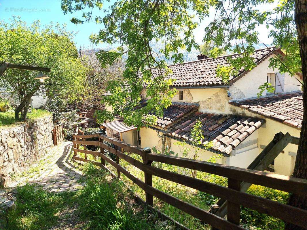 Maison à TOURRETTES-SUR-LOUP